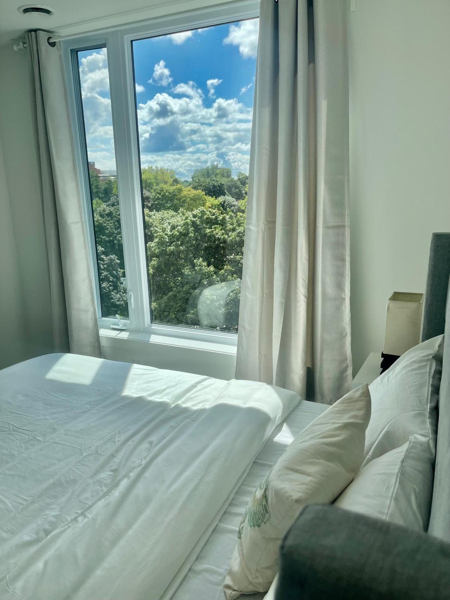Modern Queen Room-private Bathroom