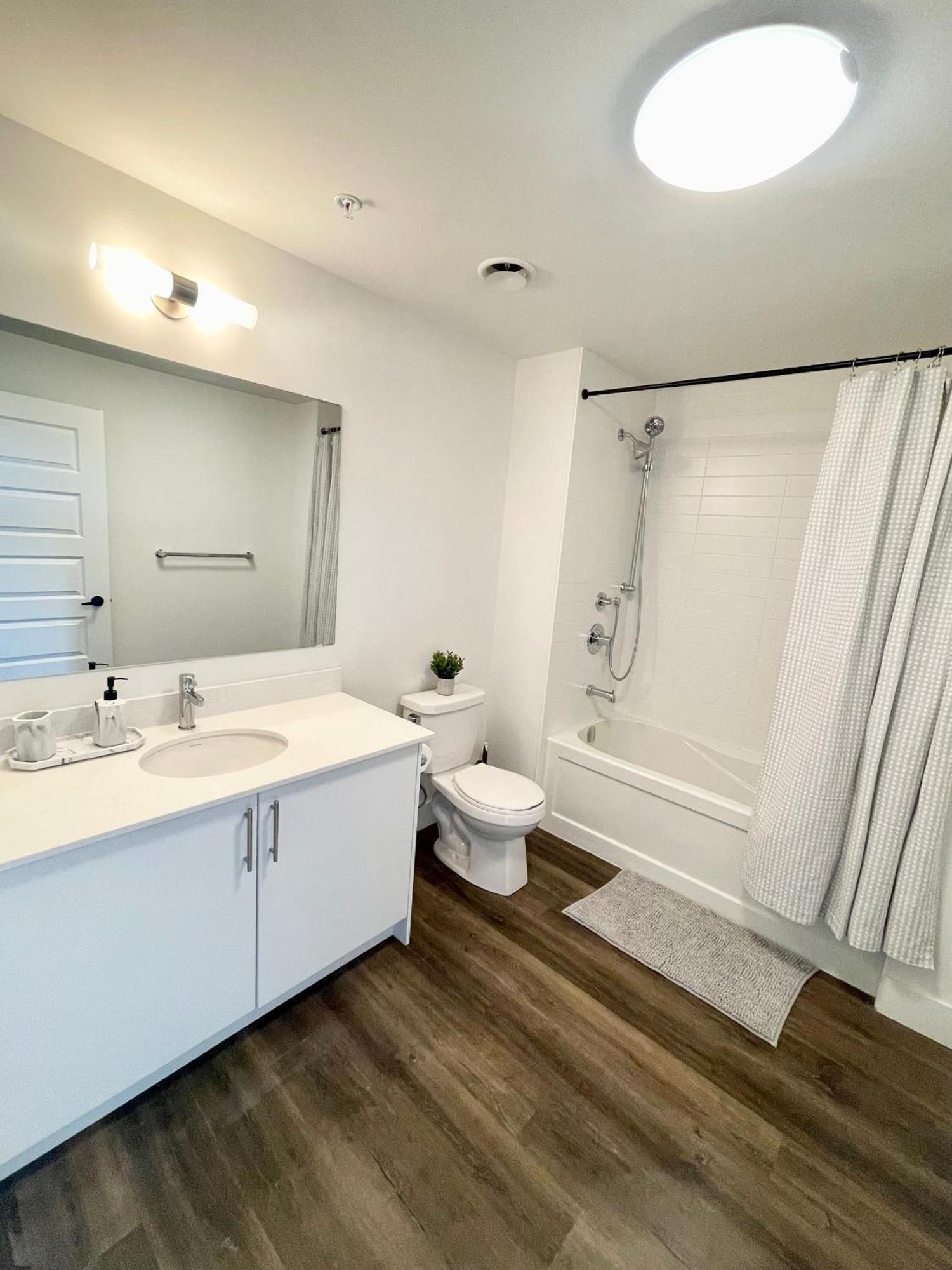 Modern Queen Room-private Bathroom Waterloo